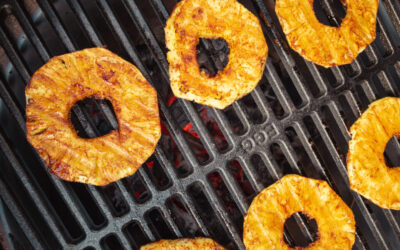 Gegrilde ananas met  kaneelijs